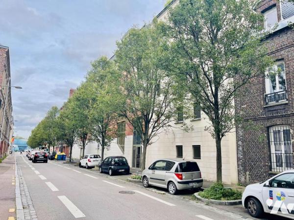 Appartement T4-T5 de plus de 100m² avec terrasse de 70m² - Double parking et Cave