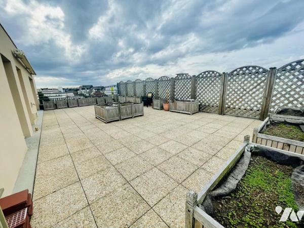 Appartement T4-T5 de plus de 100m² avec terrasse de 70m² - Double parking et Cave