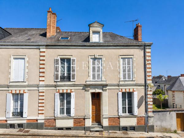 Jolie maison bourgeoise du XIXe en centre-ville de Château-Gontier