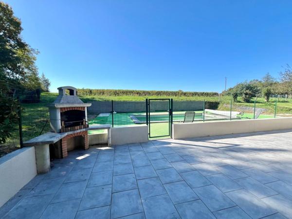 MAISON AVEC SOUS SOL, PISCINE ET JARDIN