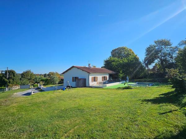 MAISON AVEC SOUS SOL, PISCINE ET JARDIN