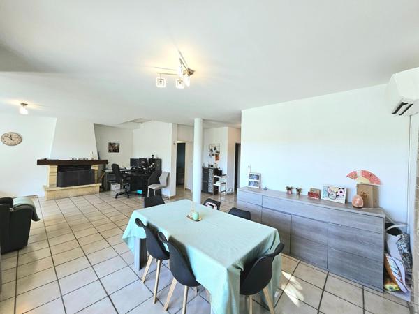 MAISON AVEC SOUS SOL, PISCINE ET JARDIN