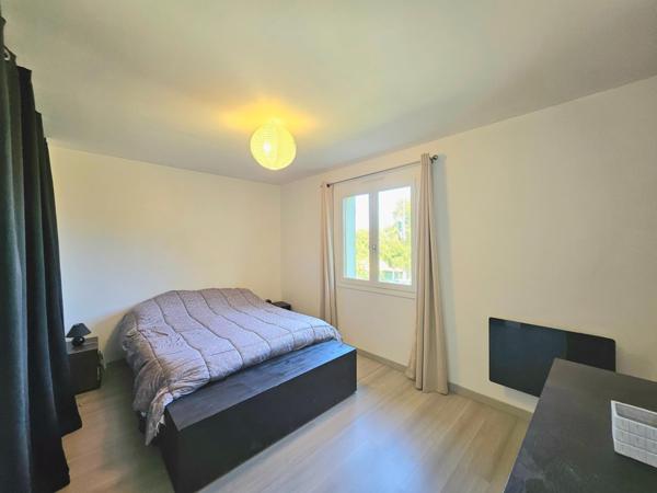 MAISON AVEC SOUS SOL, PISCINE ET JARDIN