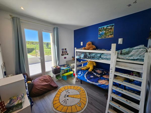 MAISON AVEC SOUS SOL, PISCINE ET JARDIN