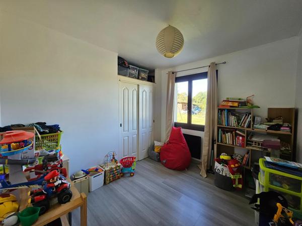 MAISON AVEC SOUS SOL, PISCINE ET JARDIN