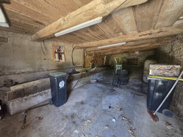 Fermette de 115 m² Plain-Pied avec Combles Aménageables (4 Chambres) et Hangar de 139 m² Accolé