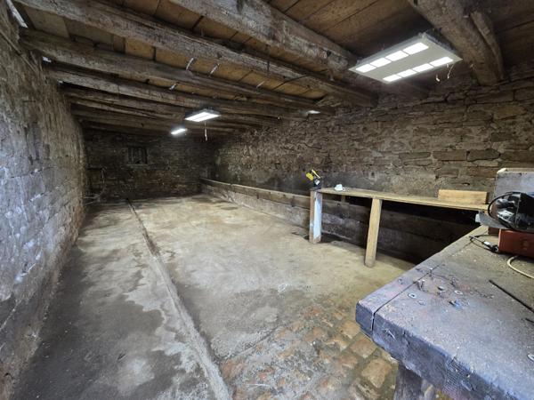 Fermette de 115 m² Plain-Pied avec Combles Aménageables (4 Chambres) et Hangar de 139 m² Accolé