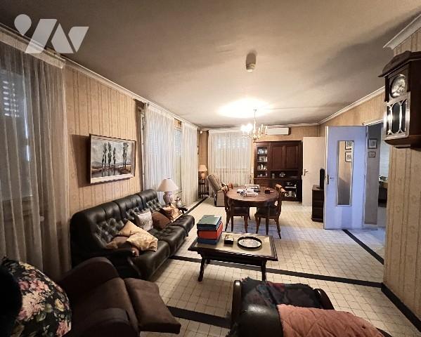 Rillieux-Crépieux, maison à rénover de 7 pièces et 265 m² dont 145 m² habitables, terrain de 678 m².