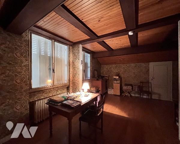 Rillieux-Crépieux, maison à rénover de 7 pièces et 265 m² dont 145 m² habitables, terrain de 678 m².