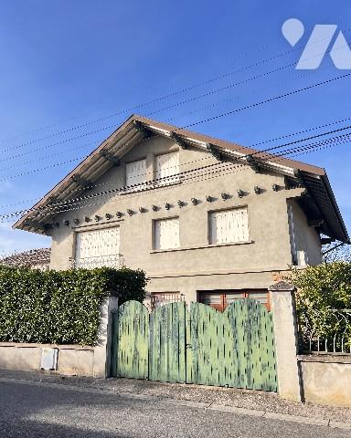 Rillieux-Crépieux, maison à rénover de 7 pièces et 265 m² dont 145 m² habitables, terrain de 678 m².