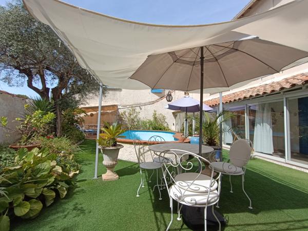 Arles (13200) Quartier Chabourlet, maison de ville avec jardin