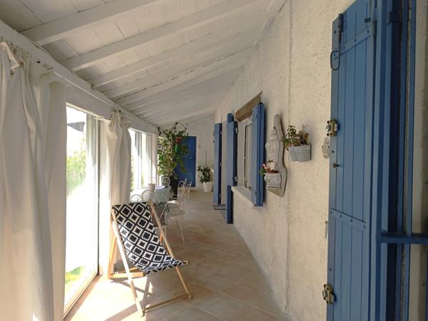 Arles (13200) Quartier Chabourlet, maison de ville avec jardin