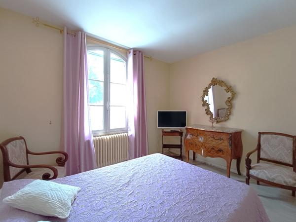 Arles (13200) Quartier Chabourlet, maison de ville avec jardin