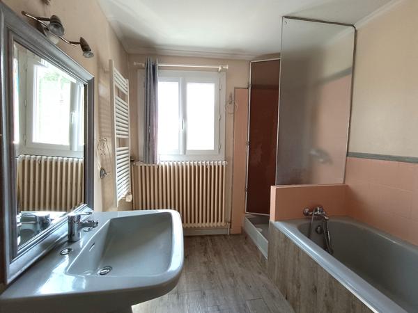 Arles (13200) Quartier Chabourlet, maison de ville avec jardin