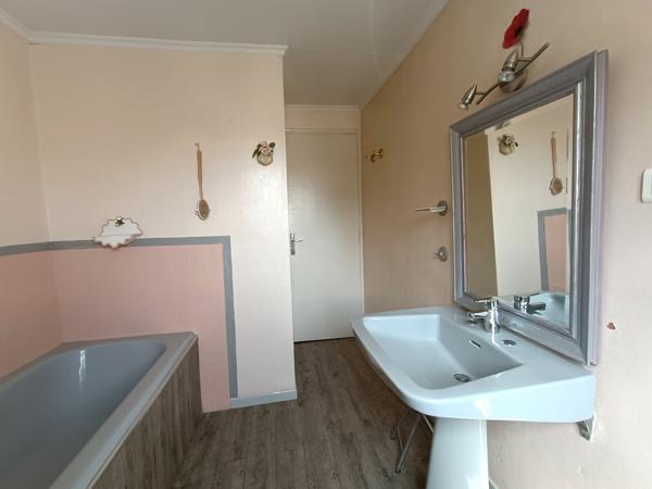 Arles (13200) Quartier Chabourlet, maison de ville avec jardin