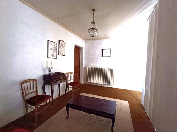 Arles (13200) Quartier Chabourlet, maison de ville avec jardin