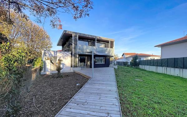 Maison à louer    5 pièces •  Anglet