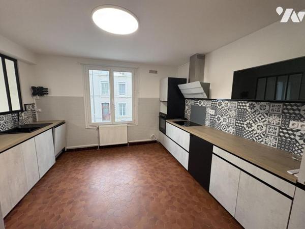 NIORT CENTRE VILLE, bien placé cet appartement T3 agvec garage situé au 1er étage d'une résidence