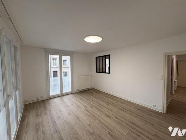 NIORT CENTRE VILLE, bien placé cet appartement T3 agvec garage situé au 1er étage d'une résidence