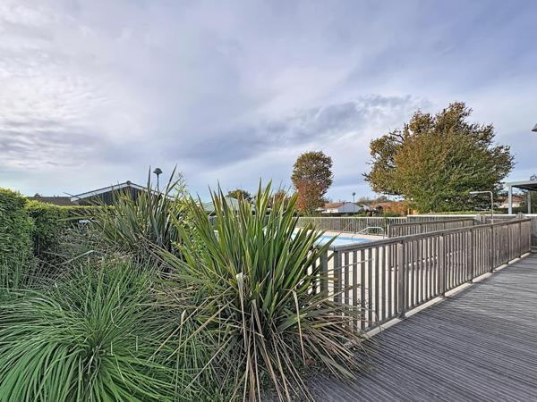 Izon – Maison avec garage dans résidence seniors