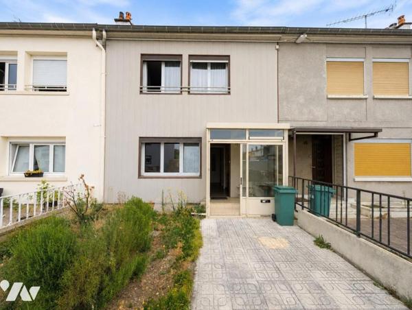 Maison de type T5 avec garage et jardin dans l'ensemble les Ensanges