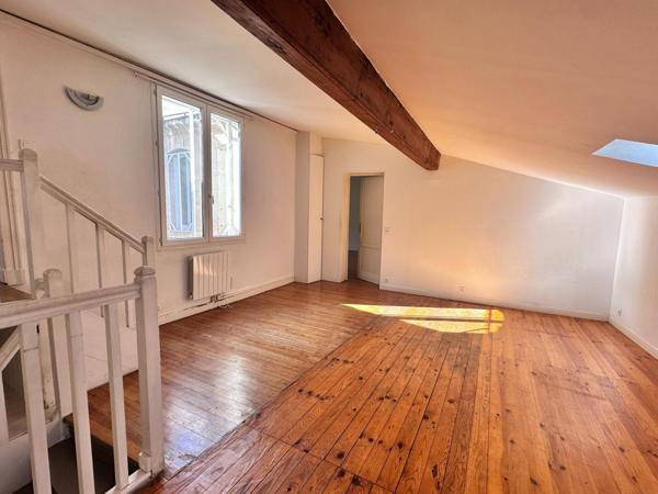 BORDEAUX- PLACE DU PARLEMENT, appart 122 m² prestations anciennes, à rénover