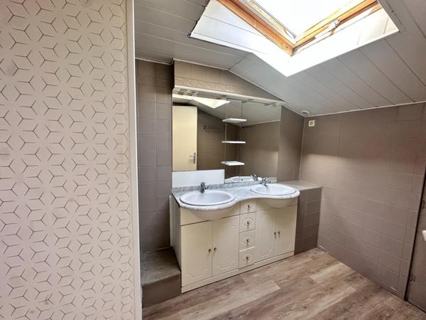 BORDEAUX- PLACE DU PARLEMENT, appart 122 m² prestations anciennes, à rénover