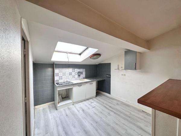 BORDEAUX- PLACE DU PARLEMENT, appart 122 m² prestations anciennes, à rénover