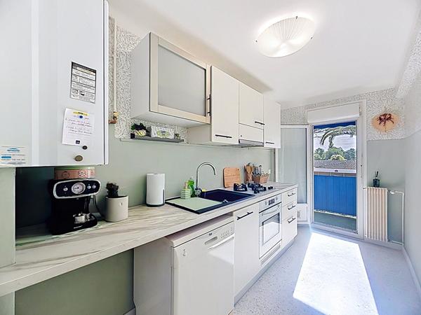 COUP DE COEUR ! Magnifique appartement 3 pièces traversant de 68 m² avec cave et parking !