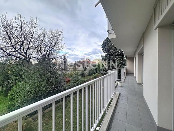 Appartement 5 pièces 3 chambres avec grand balcon cave et parking - 69500 BRON