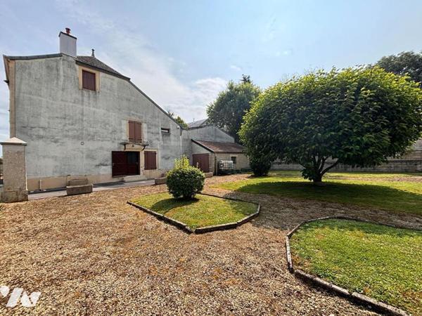 Maison Individuelle avec entrepôt de stockage attenant de 200 m2 située sur la commune de REMIL...