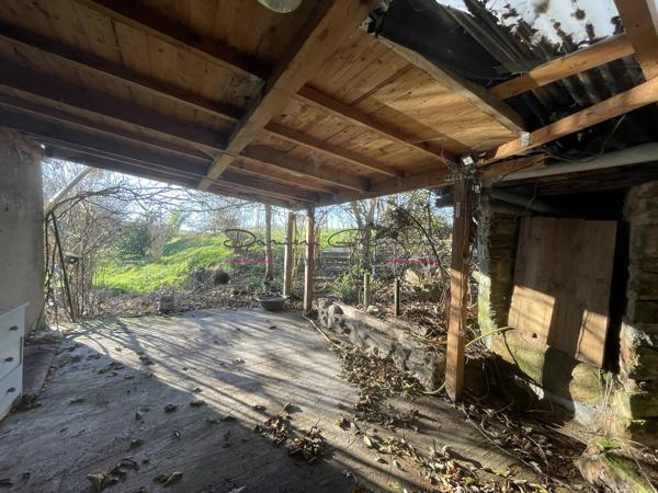 Maison en pierre à rénover avec jardin