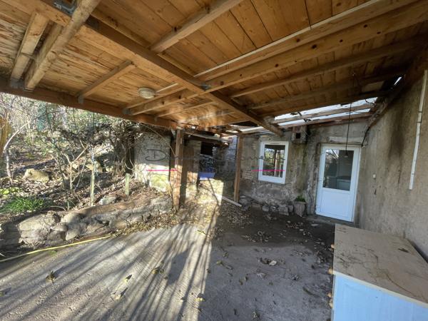 Maison en pierre à rénover avec jardin
