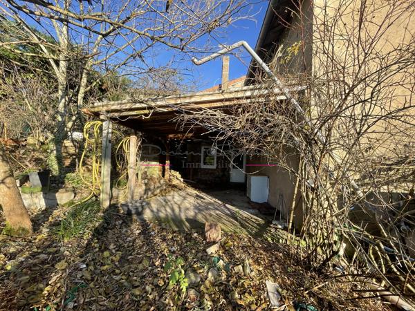 Maison en pierre à rénover avec jardin