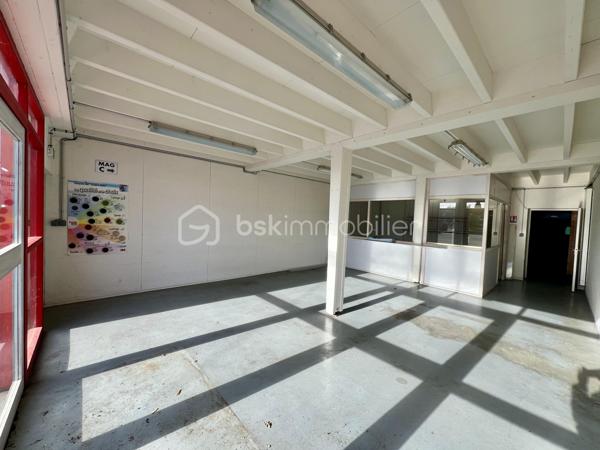 Local de stockage de 728 m²