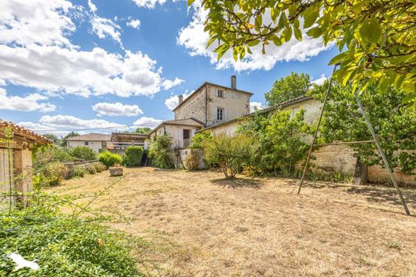 Maison à vendre 314 160 € Melle 10 p 258 m² DPE E