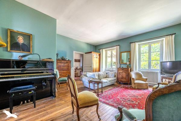 Maison à vendre 314 160 € Melle 10 p 258 m² DPE E