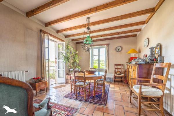 Maison à vendre 314 160 € Melle 10 p 258 m² DPE E