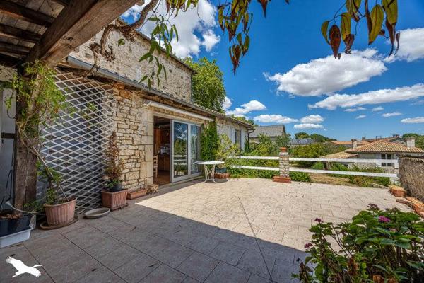 Maison à vendre 314 160 € Melle 10 p 258 m² DPE E