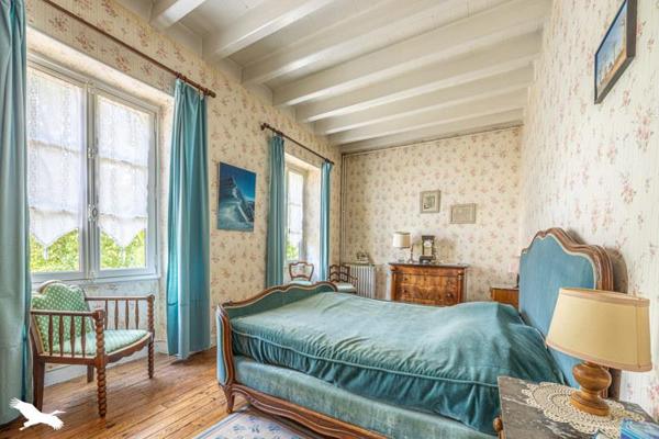 Maison à vendre 314 160 € Melle 10 p 258 m² DPE E
