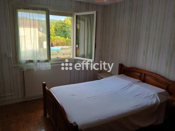Maison
         7 pièces
        - 133 m² Exclusivité 325 000 € *