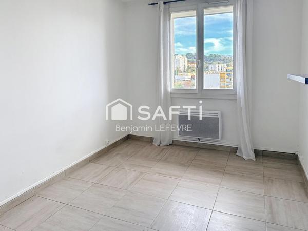 DERNIER ÉTAGE / TRÈS BON ÉTAT