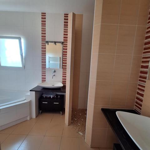 Maison 5 pièce(s) 146 m2 , Camblanes et meynac