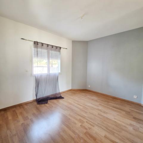 Maison 5 pièce(s) 146 m2 , Camblanes et meynac