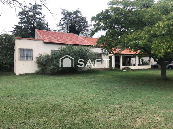 Superbe mazet sur un beau terrain avec une écurie