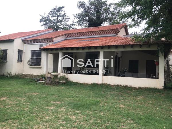 Superbe mazet sur un beau terrain avec une écurie