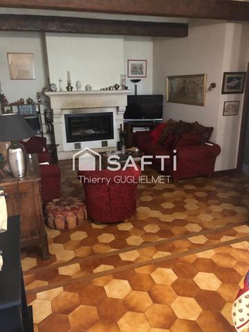 Superbe mazet sur un beau terrain avec une écurie