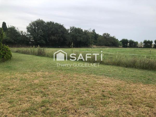 Superbe mazet sur un beau terrain avec une écurie