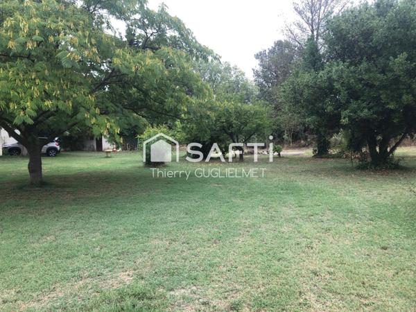 Superbe mazet sur un beau terrain avec une écurie