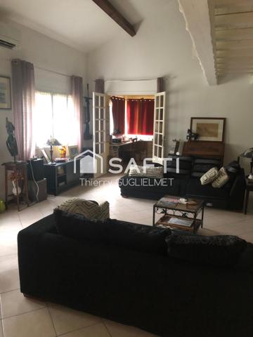 Superbe mazet sur un beau terrain avec une écurie